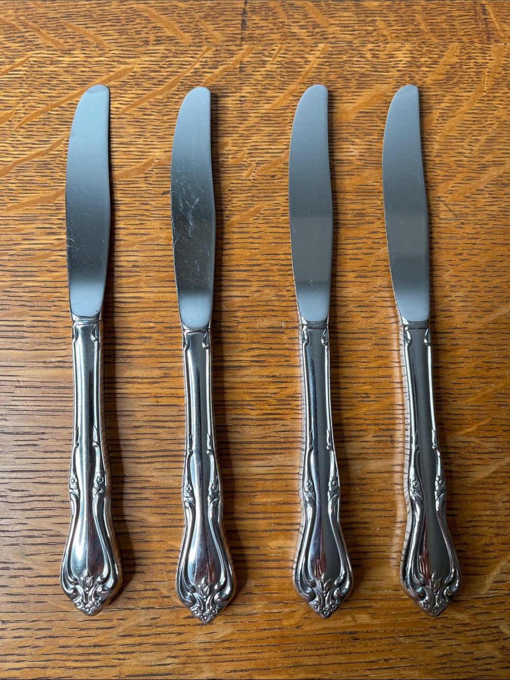 Oneida Briarwood Stainless Steel Dinner Knives Set of 4 Floral Scroll